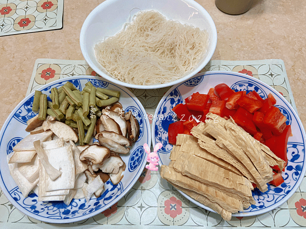 簡單的米粉料理🍜 素炒米粉🥢