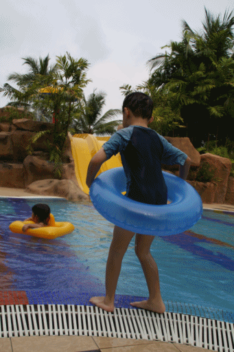 YK_jumpwater.gif