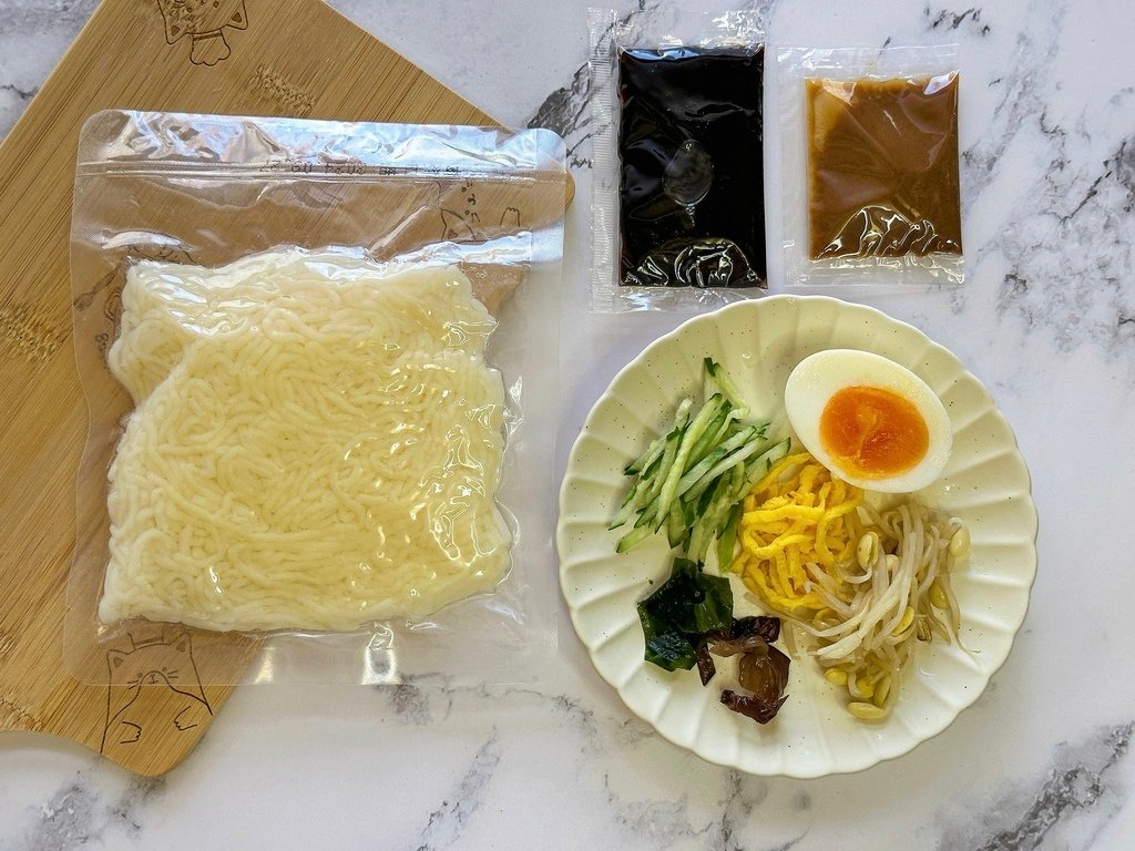 蔬味平生雙醬纖拌麵｜夏日輕食｜蒟蒻麵推薦｜蒟蒻麵料理｜蒟蒻麵食譜｜低醣飲食｜低醣食譜｜減醣餐｜低卡料理｜懶人料理｜全素拌麵｜蔬味平生評價｜雙醬纖拌麵好吃嗎