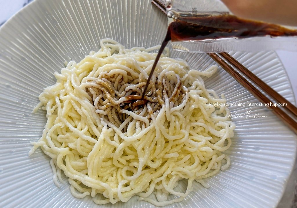 蔬味平生雙醬纖拌麵｜夏日輕食｜蒟蒻麵推薦｜蒟蒻麵料理｜蒟蒻麵食譜｜低醣飲食｜低醣食譜｜減醣餐｜低卡料理｜懶人料理｜全素拌麵｜蔬味平生評價｜雙醬纖拌麵好吃嗎