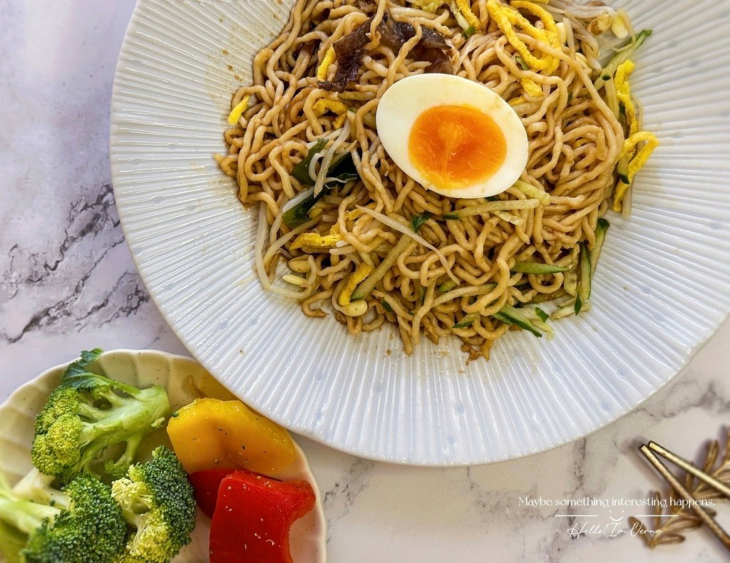 蔬味平生雙醬纖拌麵｜夏日輕食｜蒟蒻麵推薦｜蒟蒻麵料理｜蒟蒻麵食譜｜低醣飲食｜低醣食譜｜減醣餐｜低卡料理｜懶人料理｜全素拌麵｜蔬味平生評價｜雙醬纖拌麵好吃嗎