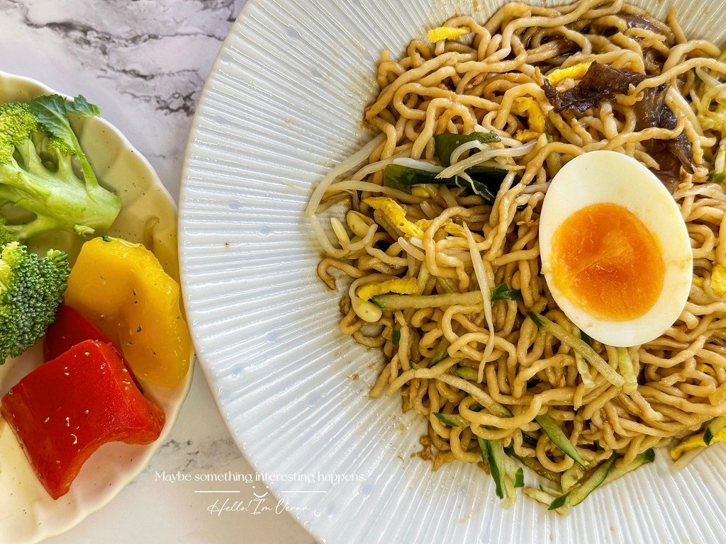 蔬味平生雙醬纖拌麵｜夏日輕食｜蒟蒻麵推薦｜蒟蒻麵料理｜蒟蒻麵食譜｜低醣飲食｜低醣食譜｜減醣餐｜低卡料理｜懶人料理｜全素拌麵｜蔬味平生評價｜雙醬纖拌麵好吃嗎