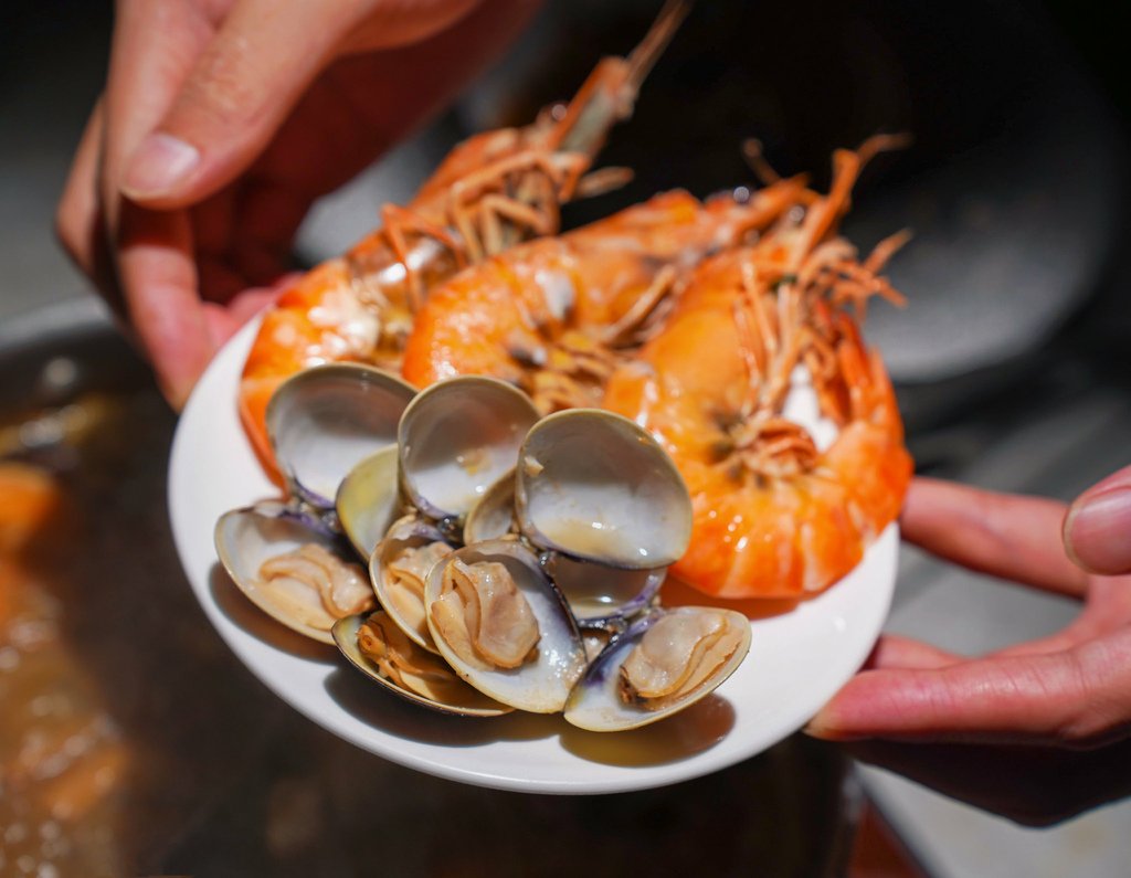 台北麻辣火鍋推薦｜【築間麻辣火鍋西門店】宵夜也可以爽吃麻辣火