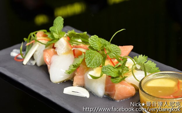 Hoi Chae Num Pla Scallop and salmon ceviche with chili and lime      涼拌香辣青檸漬扇貝鮭魚.jpg