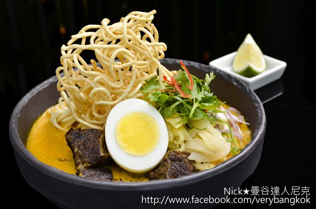 Kao Soi Beef stewed in light curry soup with egg noodle northern style     泰北咖哩牛肉雞蛋湯麵.jpg