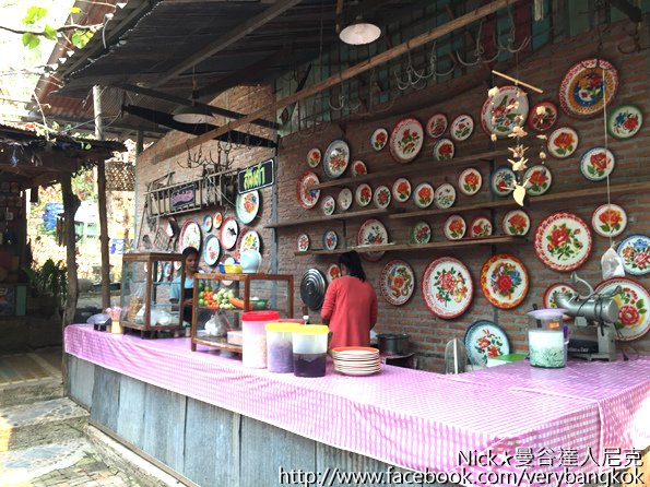 Baan Hom Tien Colorful Candles Making Factory-14.jpg