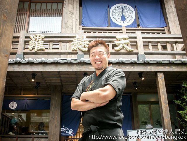 《下町天丼 秋光》品牌創辦人暨百年天丼名店五代目-谷原秋光先生，繼承百年經典技藝並改良創新，致力將道地的天丼料理帶給台灣的消費者-尼克-1.jpg