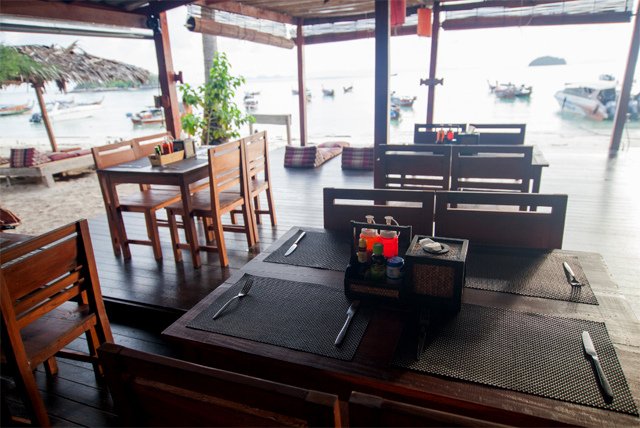 《WAPI Resort Koh Lipe》麗貝島日出海灘 地點便利度假村