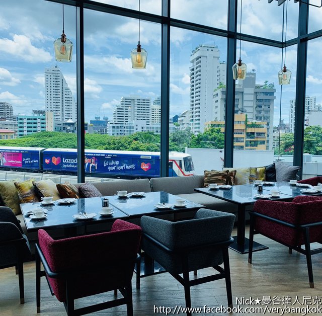 Hyatt Regency Bangkok Sukhumvit-5.jpg