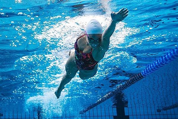 freestyle-stroke-swimming-on-the-sides.jpg