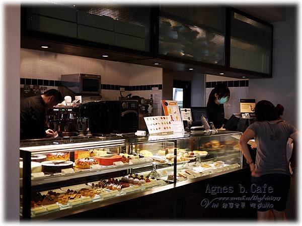 0922agnes b cafe061