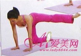 美臀瑜伽 打造性感小翹臀