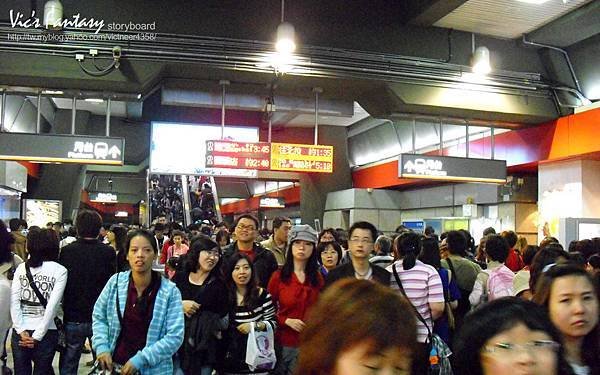 人潮17_劍潭捷運站.jpg
