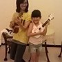 烏克麗麗老師與學生愛子小朋友