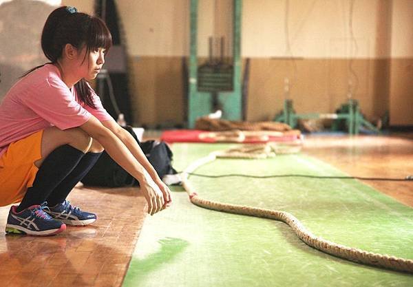 【志氣】拔河過程讓瑤瑤體會拔河女孩們的努力與辛苦