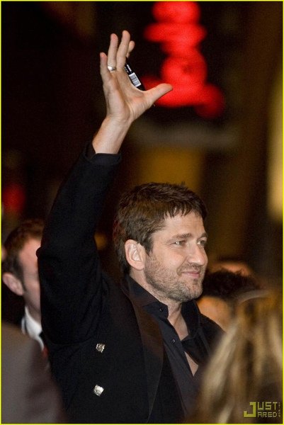 gerard-butler-kilt-law-abiding-citizen-glasgow-03.jpg