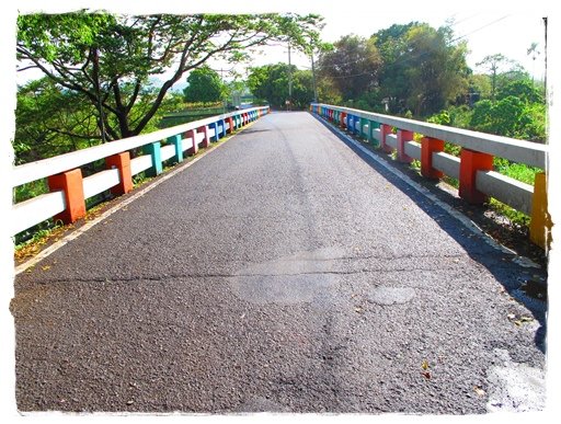 通往童玩館的彩虹橋