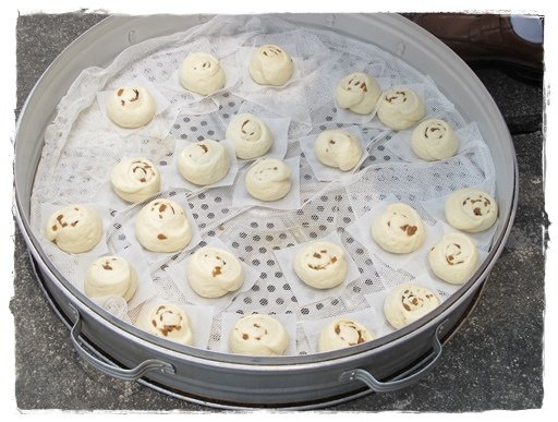 等待入蒸籠的菜脯饅頭