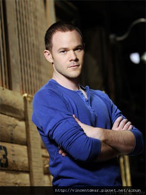 Aaron Ashmore.jpg