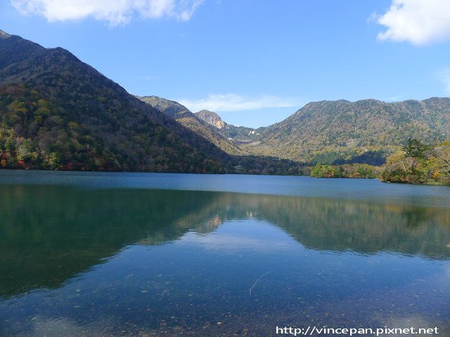 湯之湖 遠山倒影