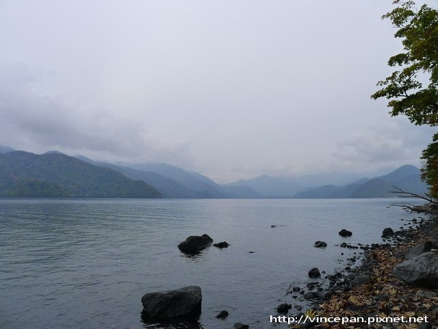 中禪寺湖畔 石頭