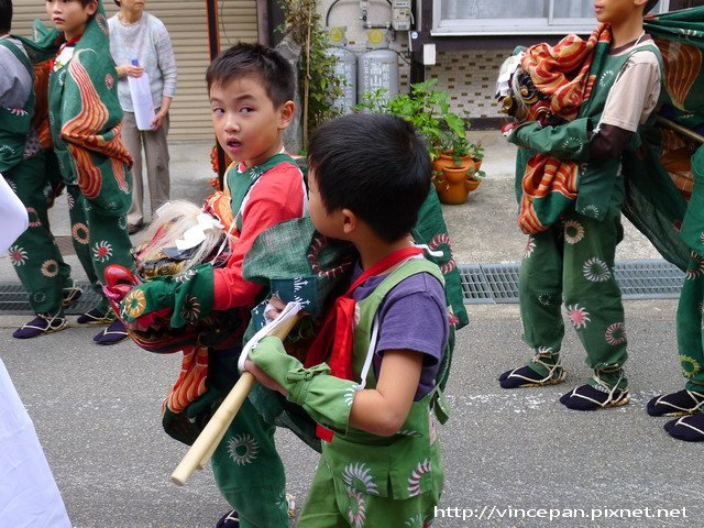 御神幸 獅子舞 小孩