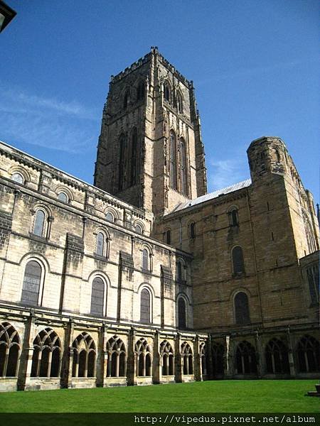 Durham Cathdral- inside.JPG