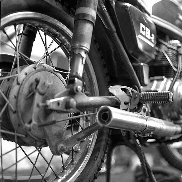 M1708-001-BW-120-Greensheep-CB200T-Fujifilm-Acros100-Hasseblad503CW-PyrocatHD-Usual-15M-32C-Rotary-05.jpg