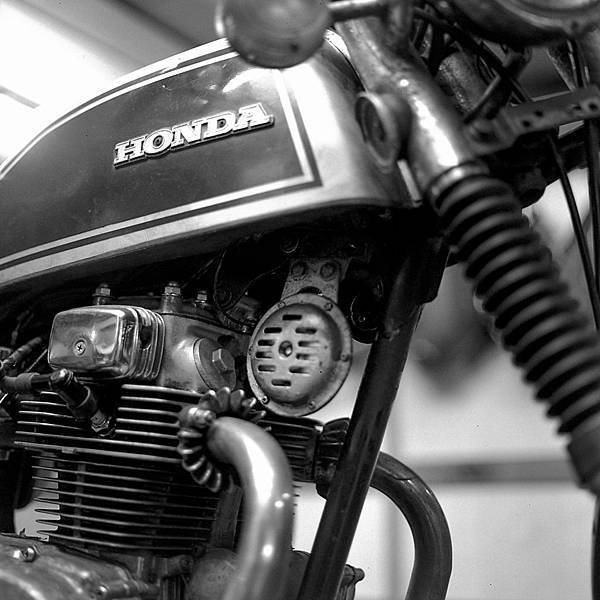 M1708-001-BW-120-Greensheep-CB200T-Fujifilm-Acros100-Hasseblad503CW-PyrocatHD-Usual-15M-32C-Rotary-02.jpg