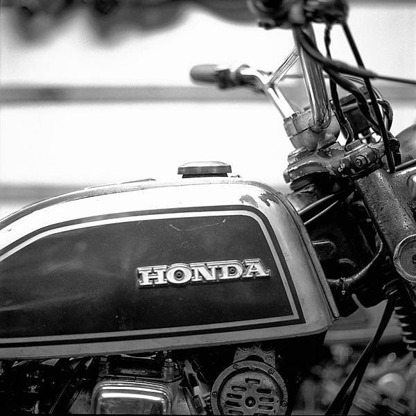 M1708-001-BW-120-Greensheep-CB200T-Fujifilm-Acros100-Hasseblad503CW-PyrocatHD-Usual-15M-32C-Rotary-09.jpg