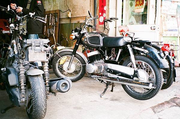 M1801-08-CN-8008-ROAD-Contax-T2-Fujifilm-S40020M1801-08-CN-8008-ROAD-Contax-T2-Fujifilm-S400.jpg