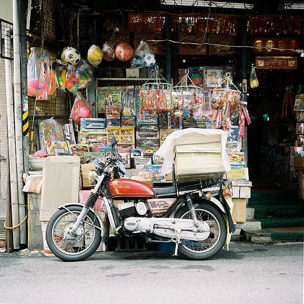 M1806-17-CN-120-1925-Kodak_Portra400-堤外-新店-Rolleiflex2801.jpg