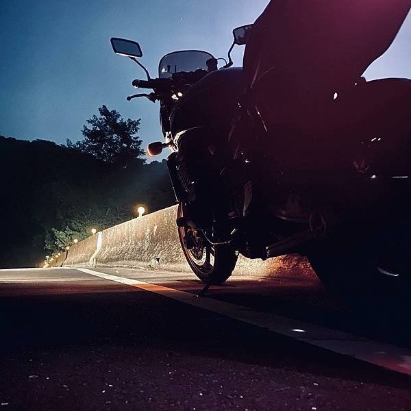 2021-08-ZRX1200-夜晚的三角型-02.jpg