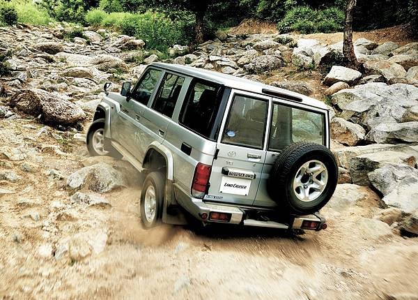 Toyota Land Cruiser 70.jpg