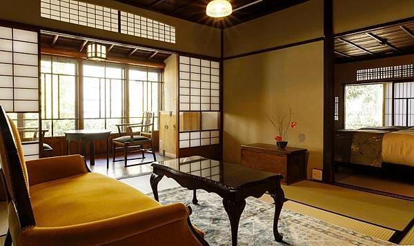 町家飯店%26;蔵café 町的踊場」-蒼白い月房型.jpg