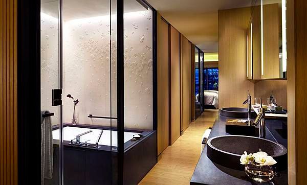 Luxury KAMOGAWA_Bathroom.jpg