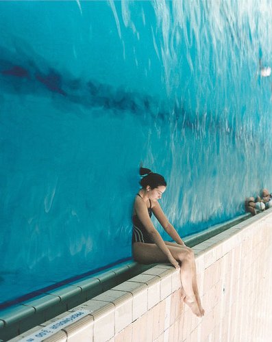 assise-au-bord-de-la-piscine.jpg