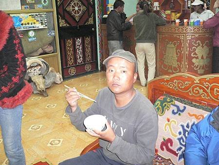 神湖納木措客棧-9(餓壞的一休), 2005:07:25 18:00:20