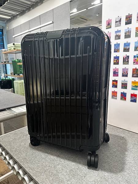 2024.08德國買RIMOWA登機箱、dm藥妝