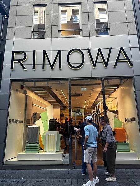 2024.08德國買RIMOWA登機箱、dm藥妝