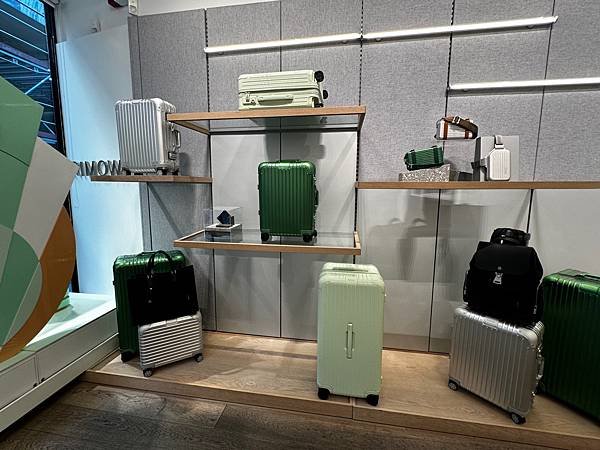 2024.08德國買RIMOWA登機箱、dm藥妝