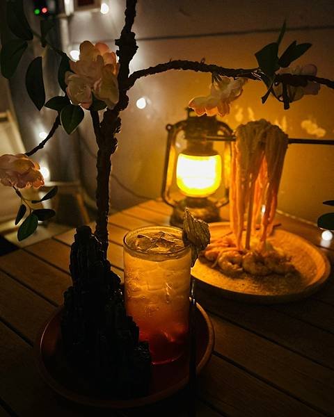 台北萬華西門町荒煙露營風餐酒bar /台北萬華西門町露營風餐