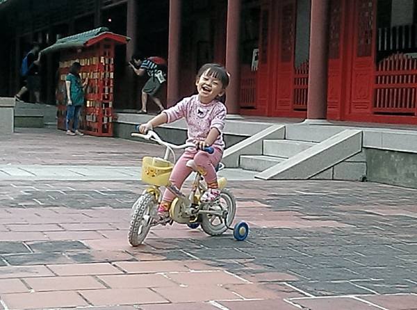 103.11.07延平郡王寺騎腳踏車 (19).jpg