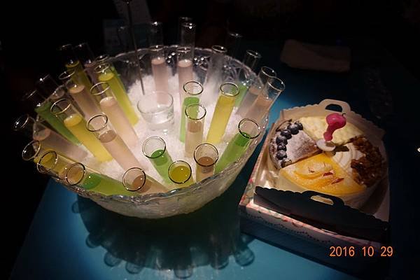 105.10.29高雄屋頂試管慶生 (20).JPG
