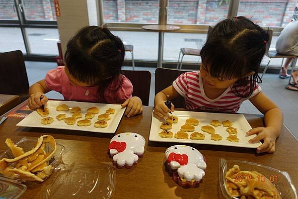 麥當勞鬆餅月餅 106.10.01. (16).JPG