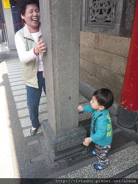 外婆笑的粉開心。