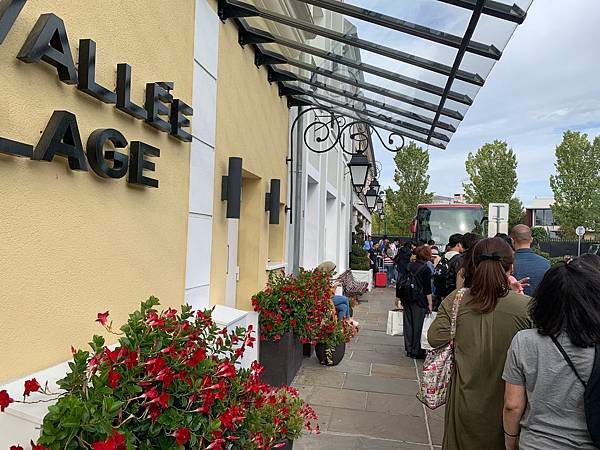 La Vallee Village outlet