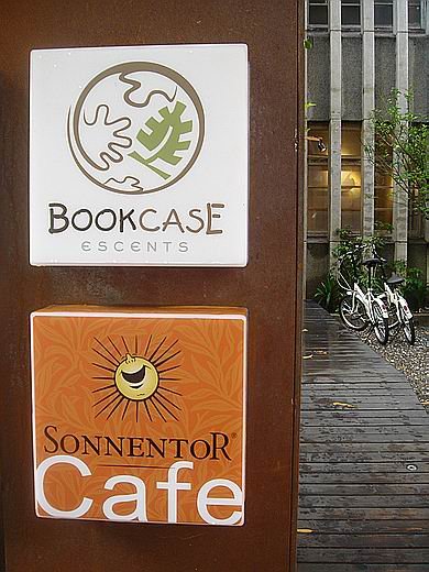 esbookcase2.jpg