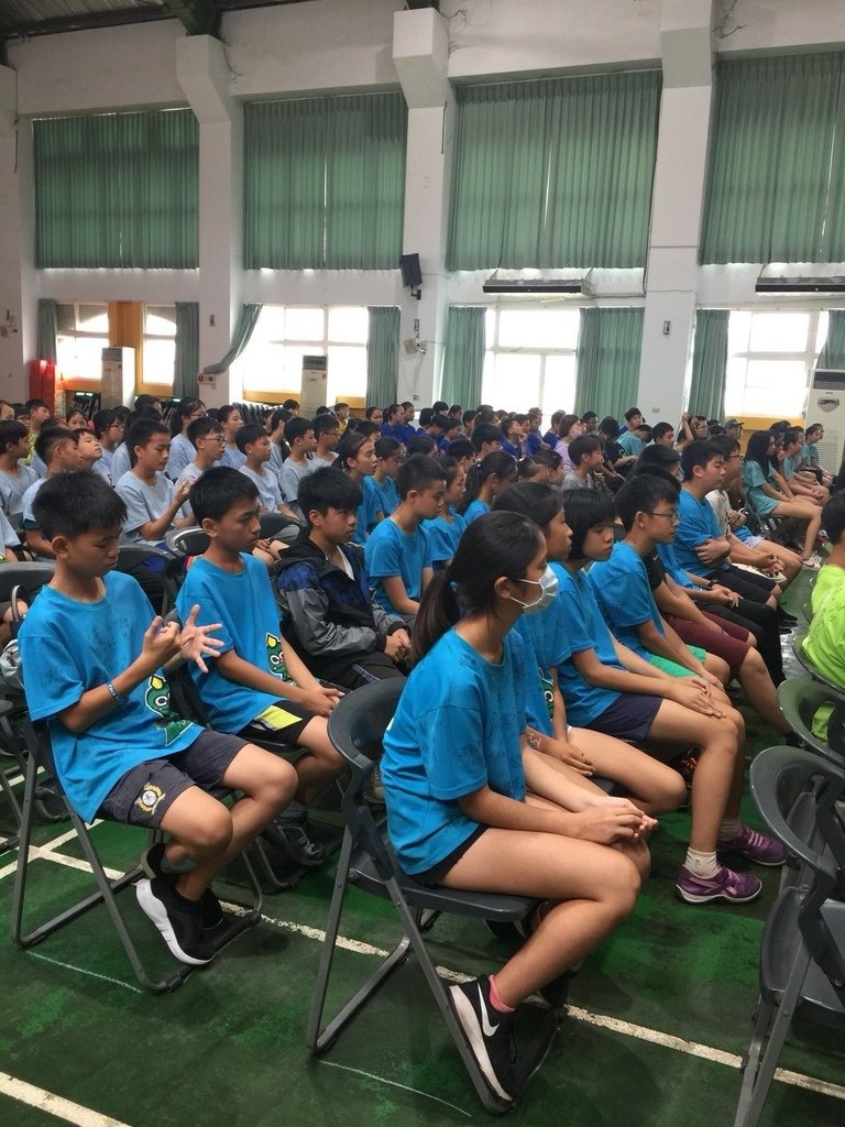 2018-06-15 畢業典禮前留念_180616_0016.jpg