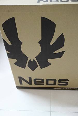 BitFenix Neos-02.JPG